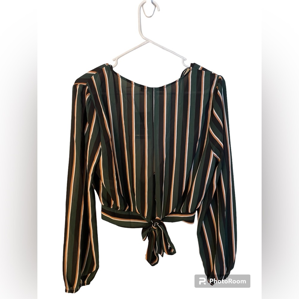 Forever 21 Large Sheer Striped Surplice Crop Top in Hunter Green/Stripes - Picture 4 of 10